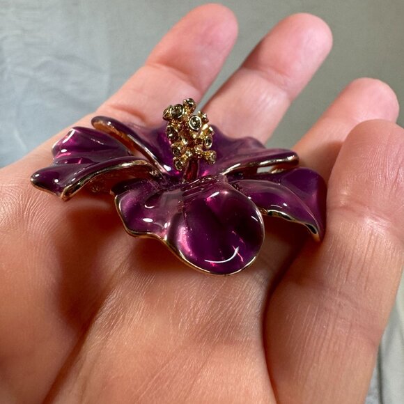 Purple Enamel Hibiscus Flower Brooch Pin 3D Rhinestones - Picture 4 of 6